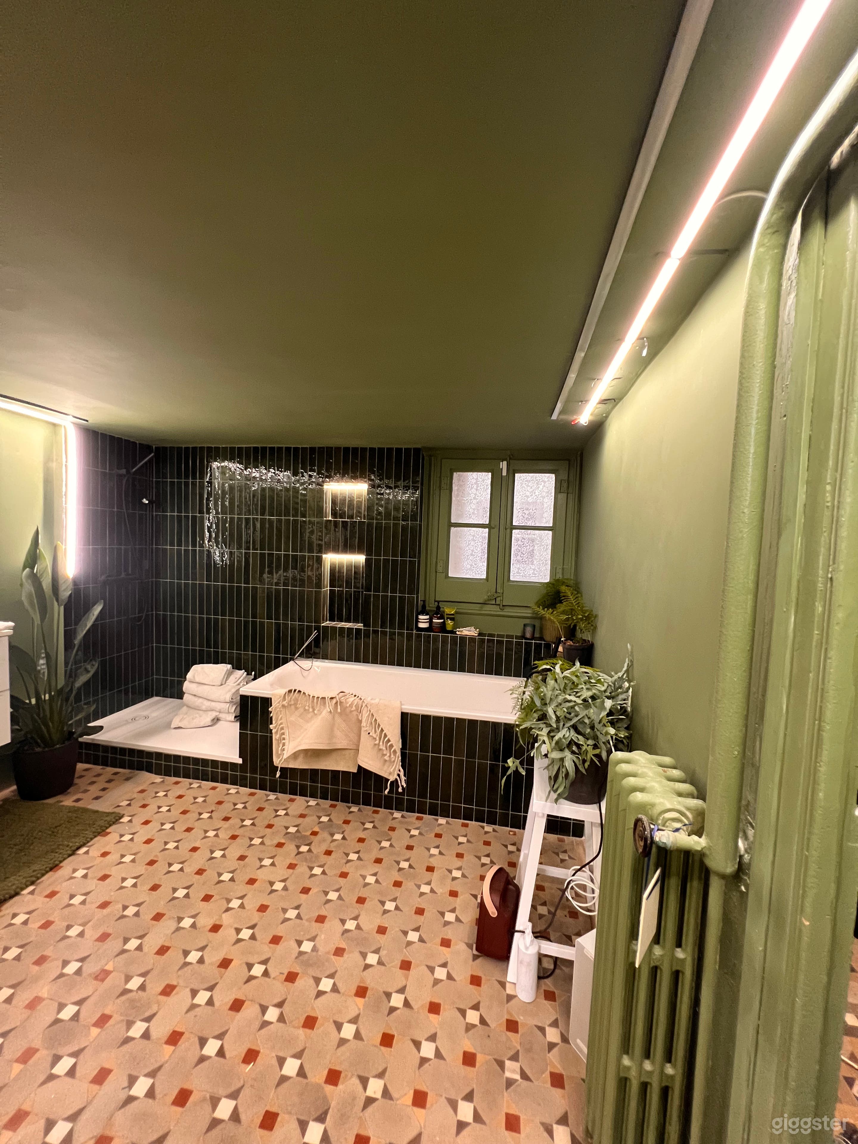 Apartamento elegante con suelos históricos de baldosas, ornamentado Foto 2