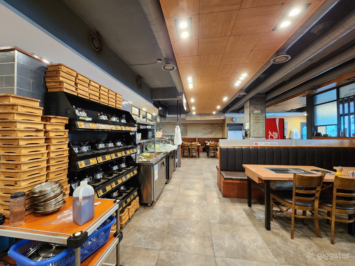 따뜻하고 현대적인 느낌의 갈비 맛집 대형 식당 Photo 3