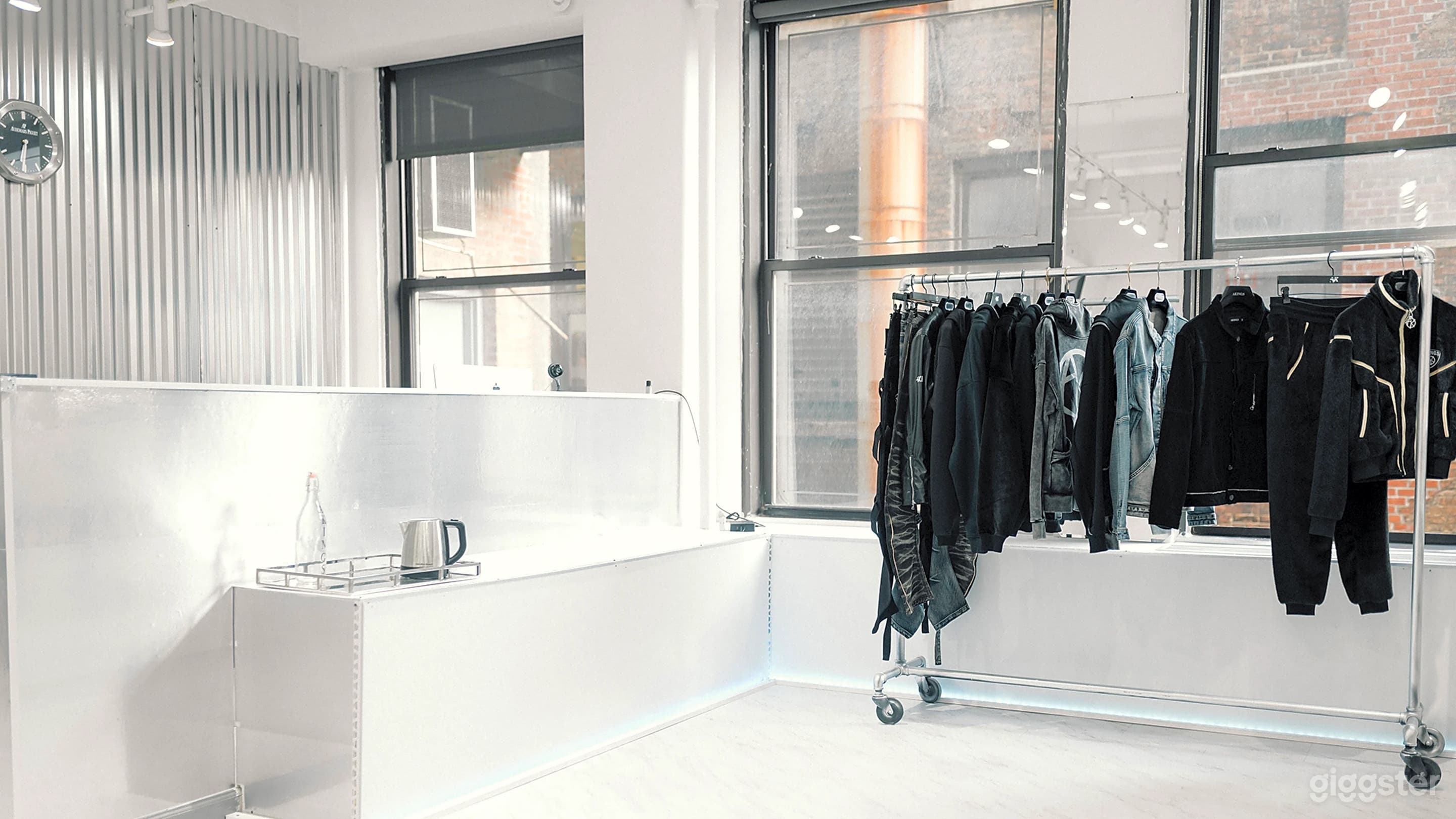 White, Sleek &amp; Modern Space in Manhattan Photo 4