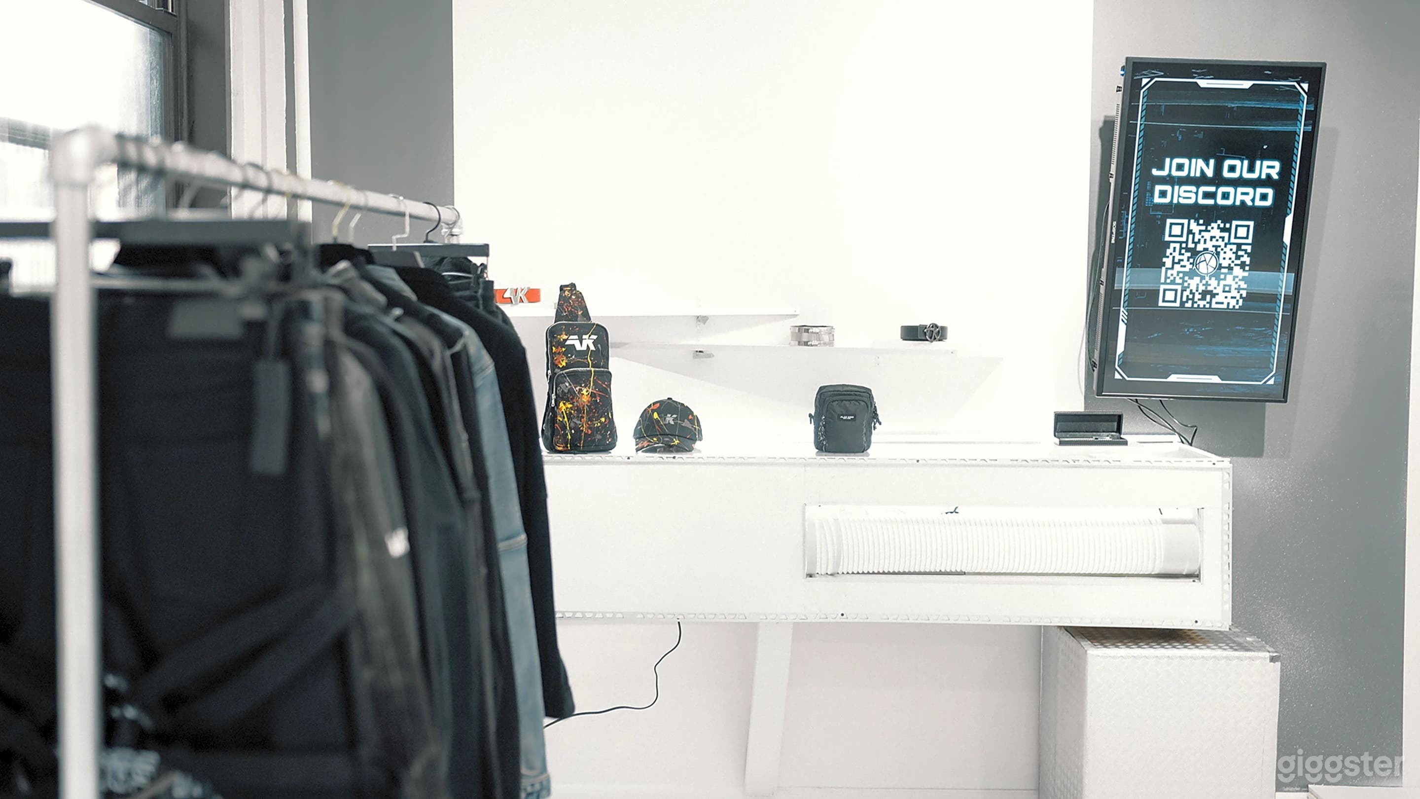 White, Sleek &amp; Modern Space in Manhattan Photo 2