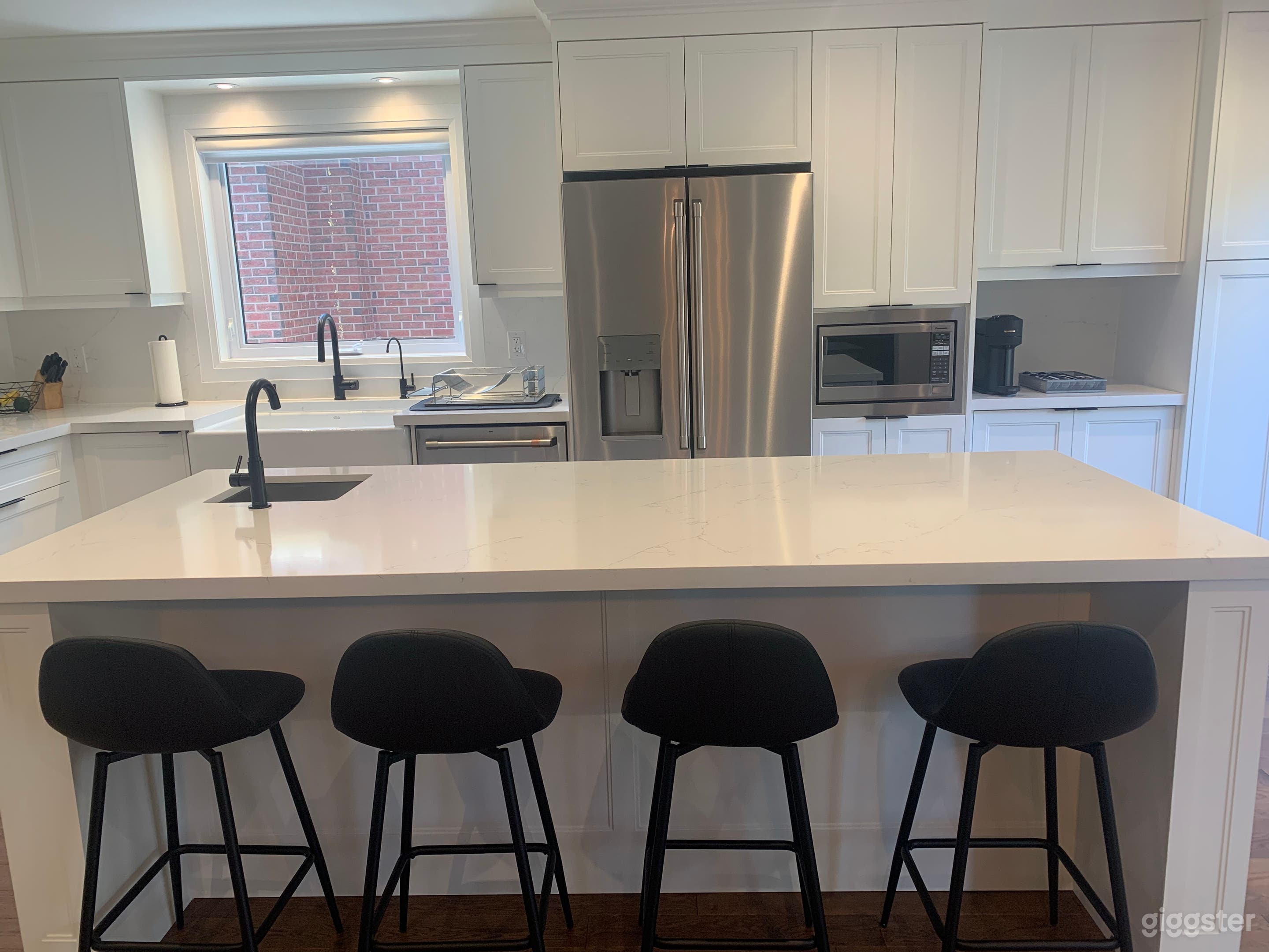 Bright, white &amp;black, open concept suburban home Photo 1