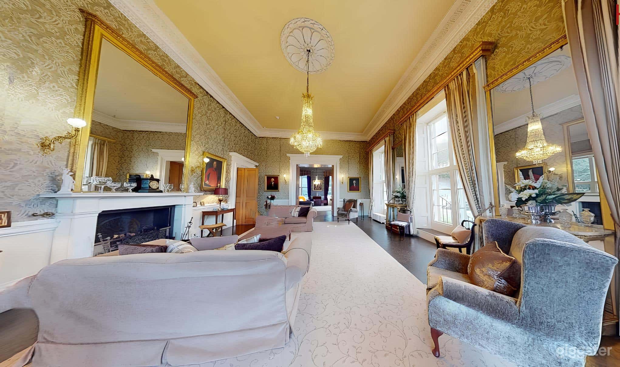 Large Drawing Room in Castle Photo 3