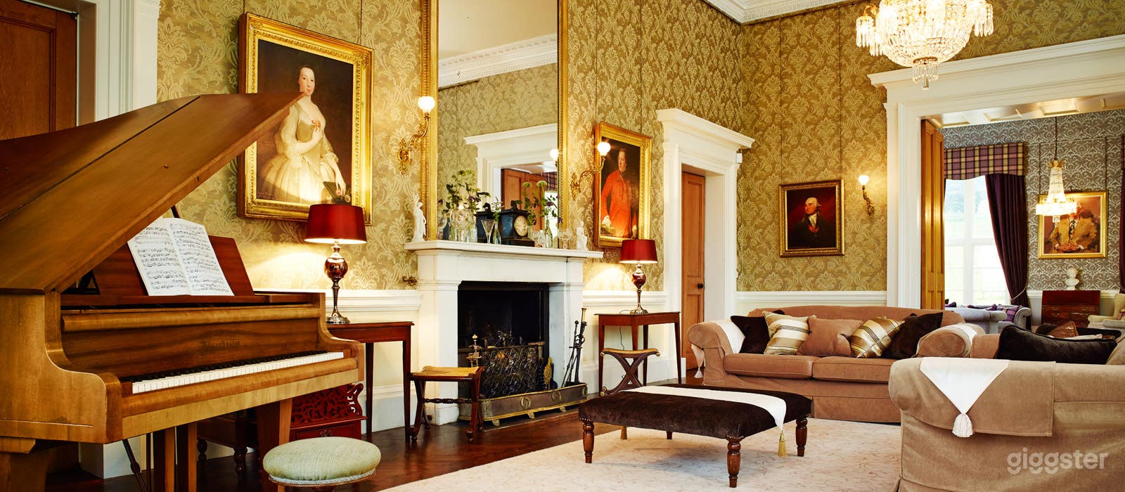 Large Drawing Room in Castle Photo 1