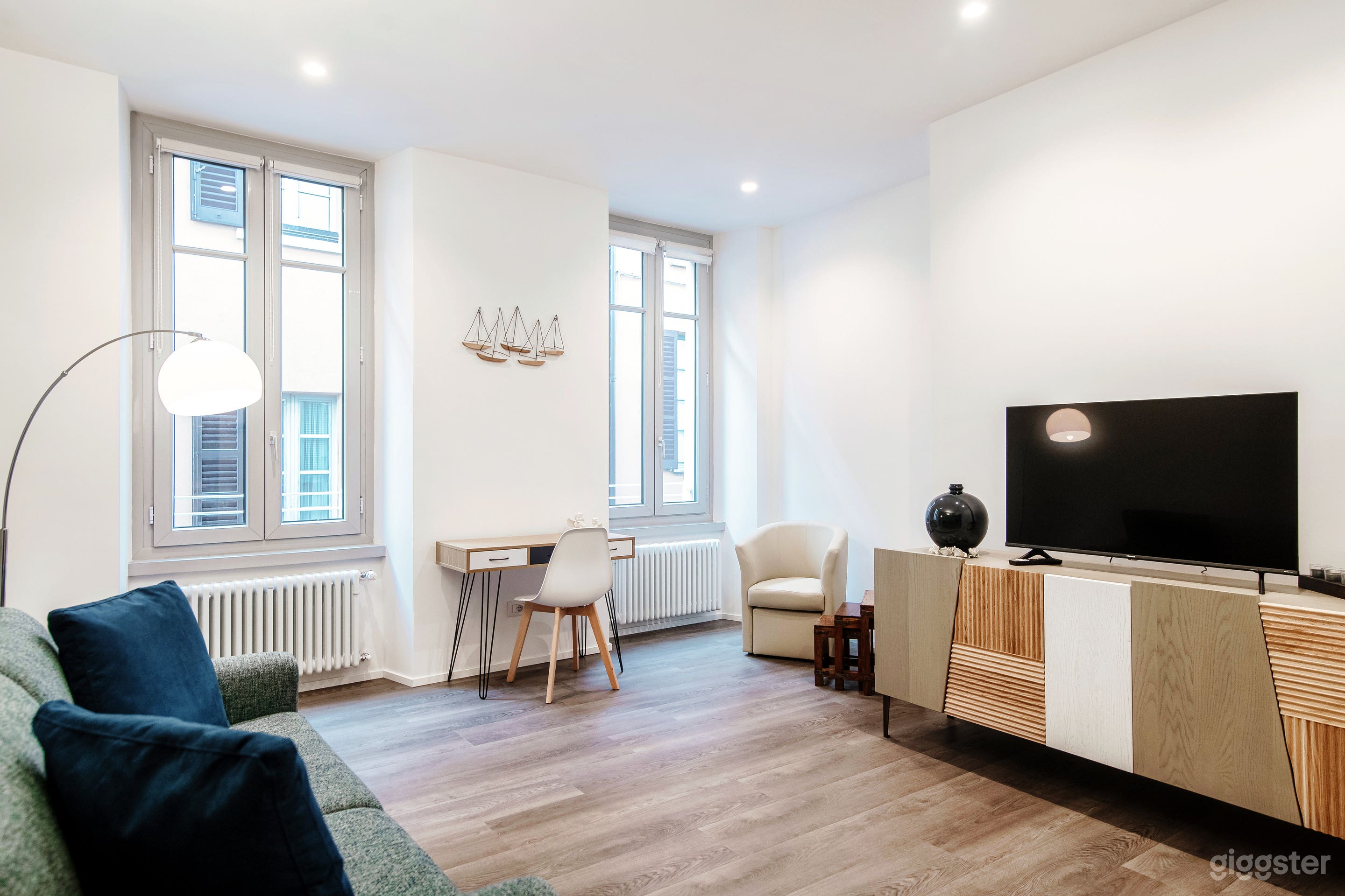 Foto di Natural Light Minimalist Loft in Como Historic Center 1