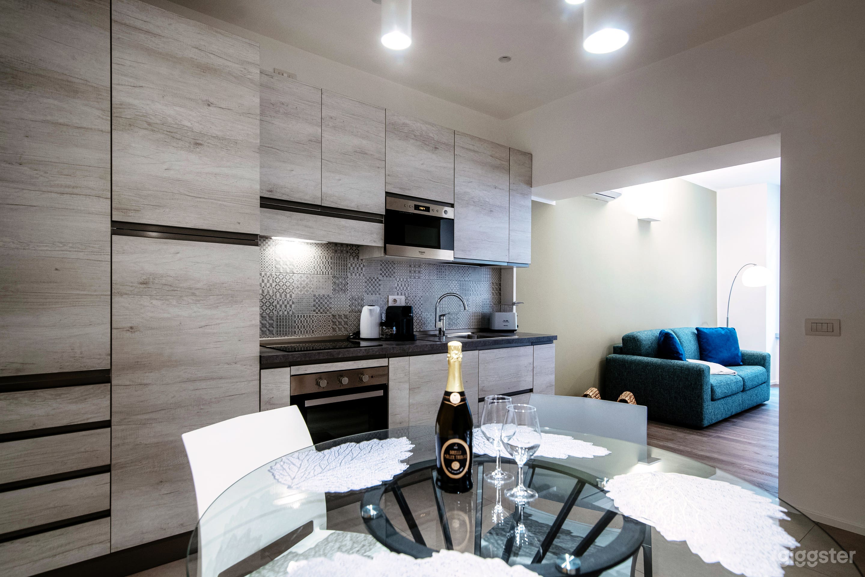Foto di Natural Light Minimalist Loft in Como Historic Center 4