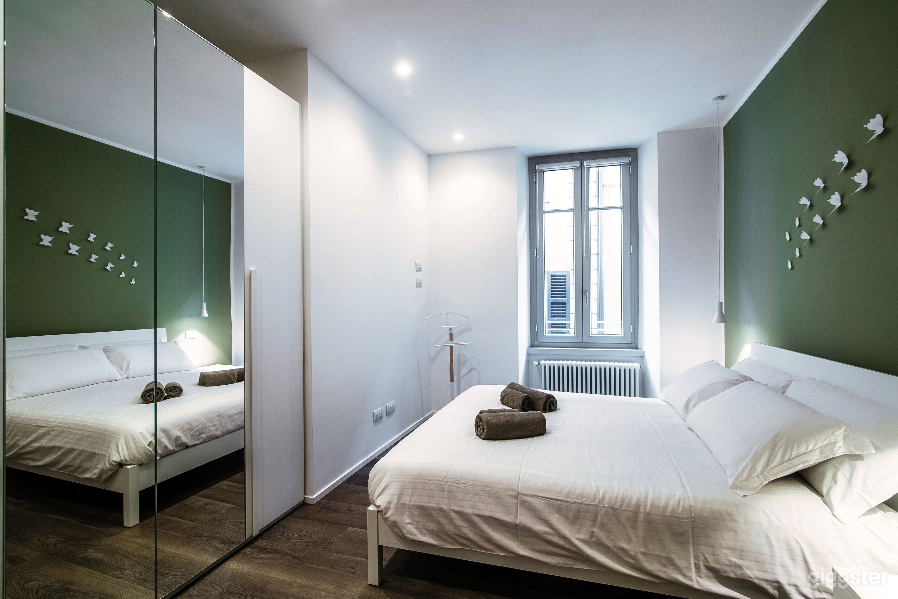 Foto di Natural Light Minimalist Loft in Como Historic Center 3