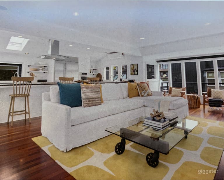  living room on 2nd floor 