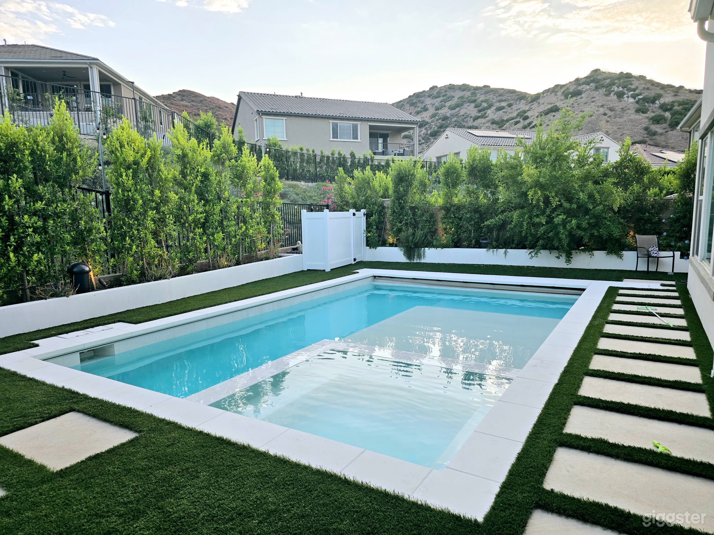 Beautiful Pool Modern Oasis Photo 1