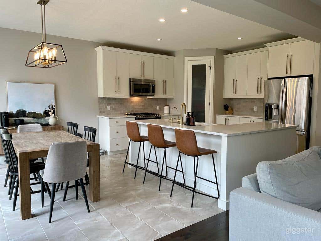 Beautiful 2 Storey Family Home Photo 3