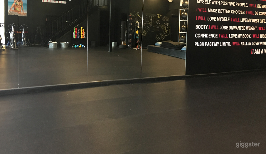 St. James Live Photo 3