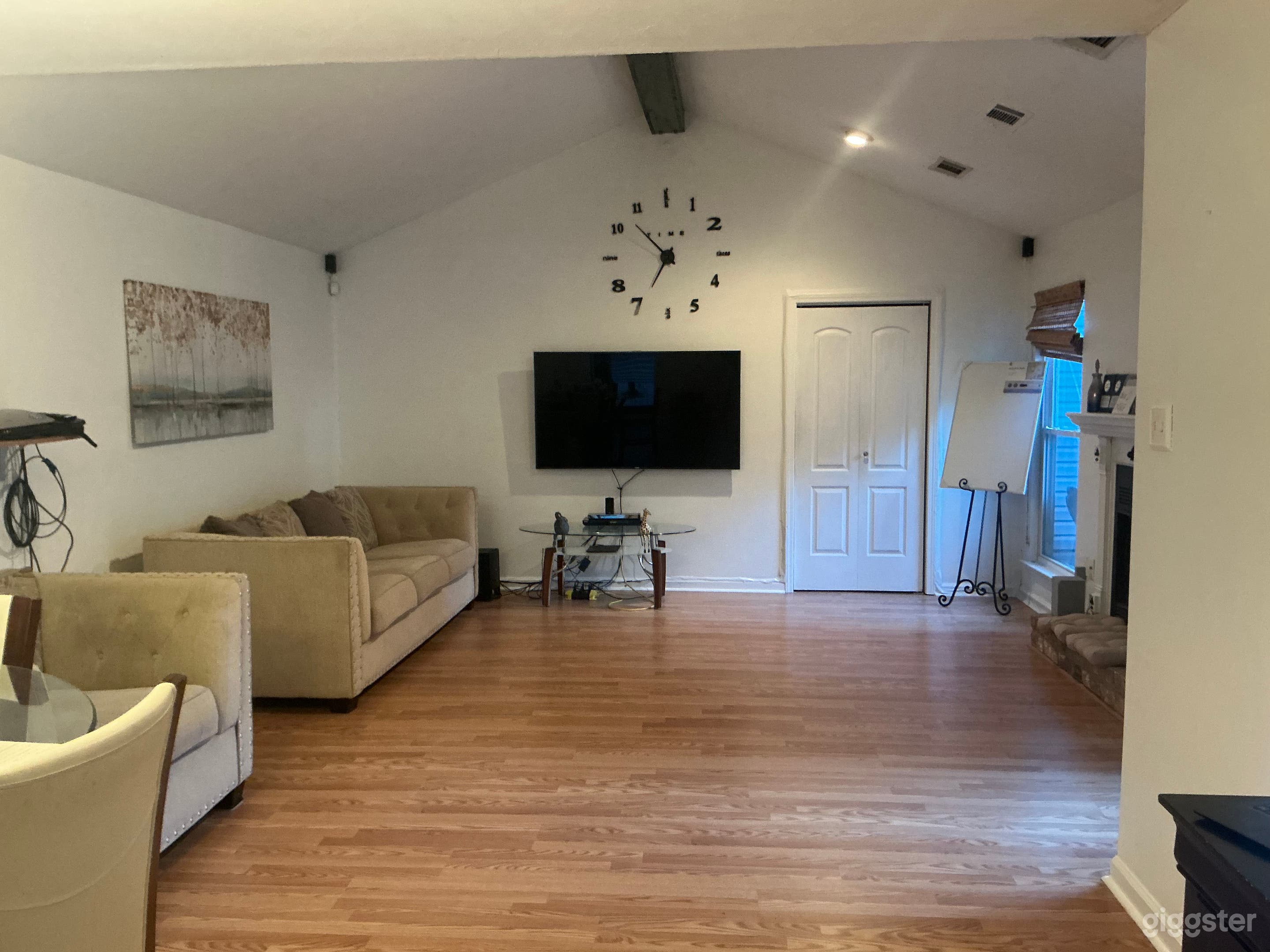 Quiet, Safe, Spacious Home for Meetings, Content Creation Photo 2