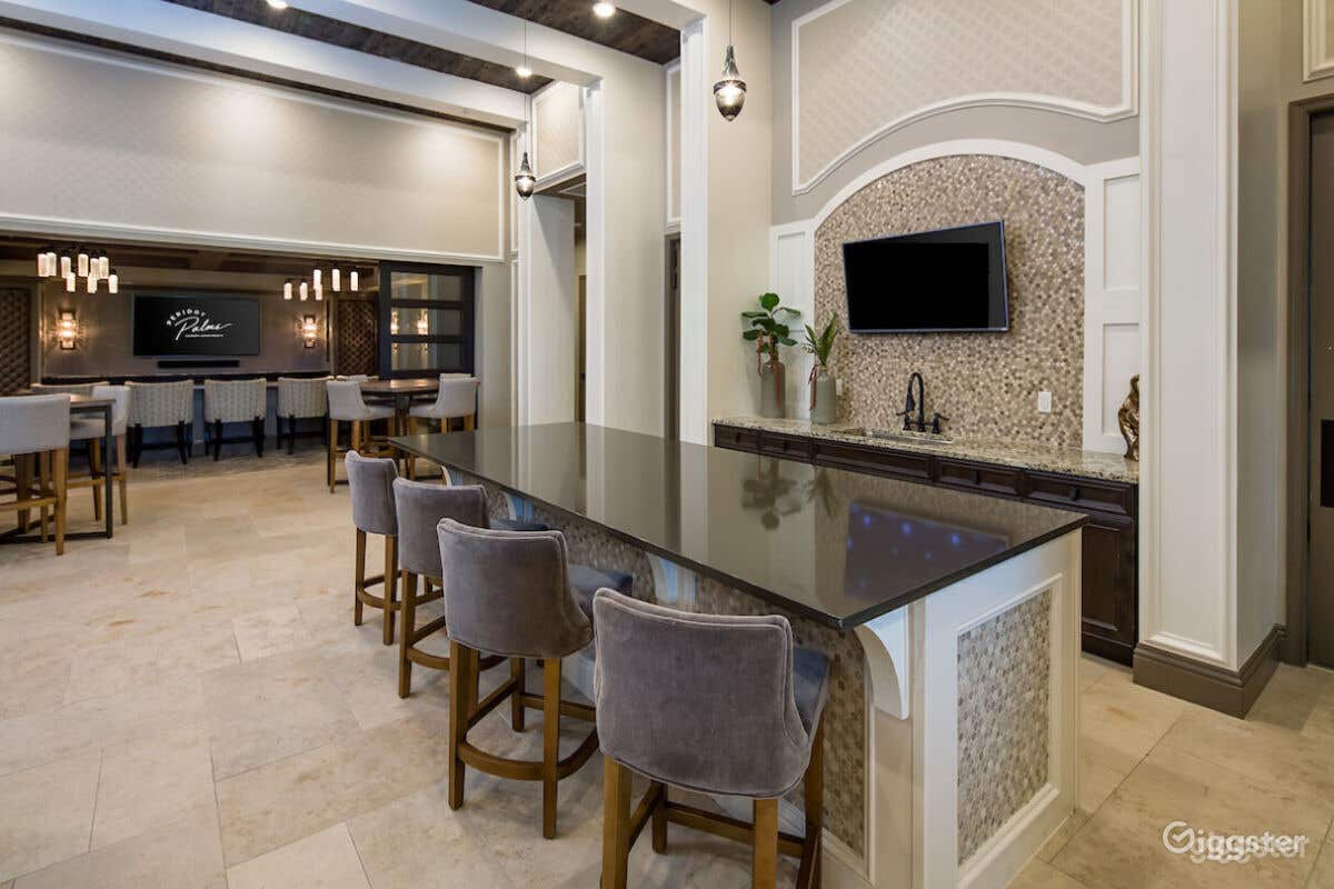 Chic Dining Room in St. Petersburg Photo 4