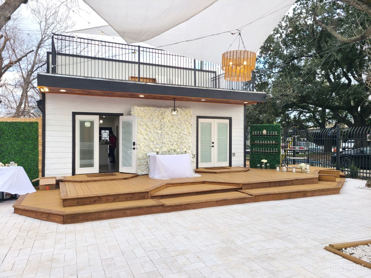 Modern Bungalow for Outdoor/Indoor Events Photo 1