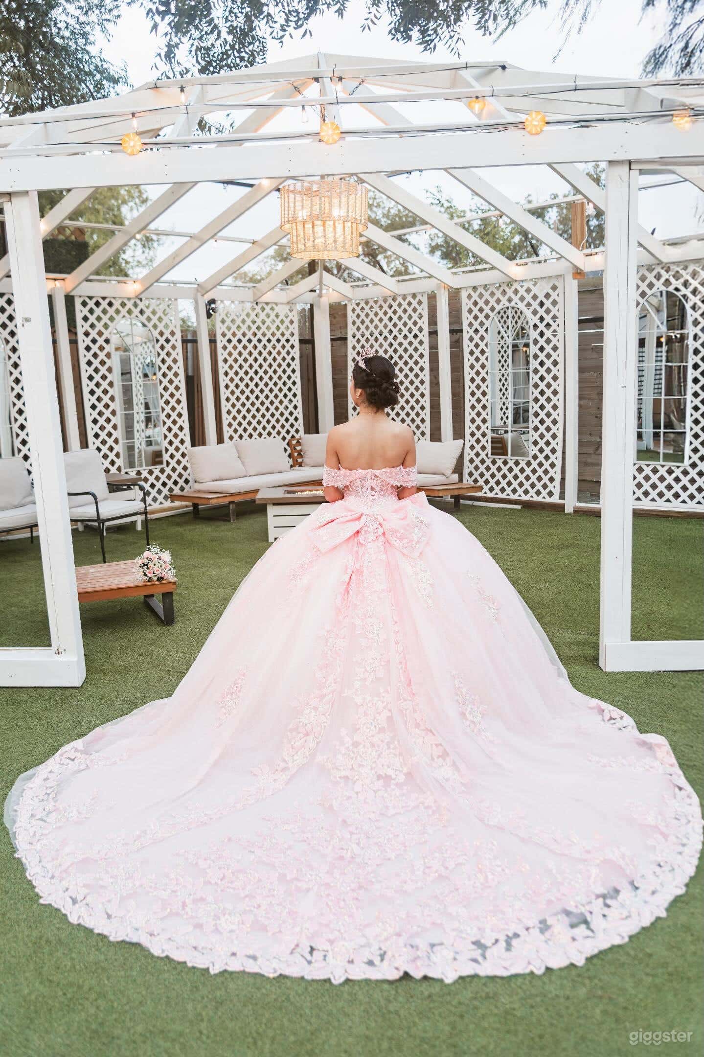 Modern Bungalow for Unique Events Photo 2