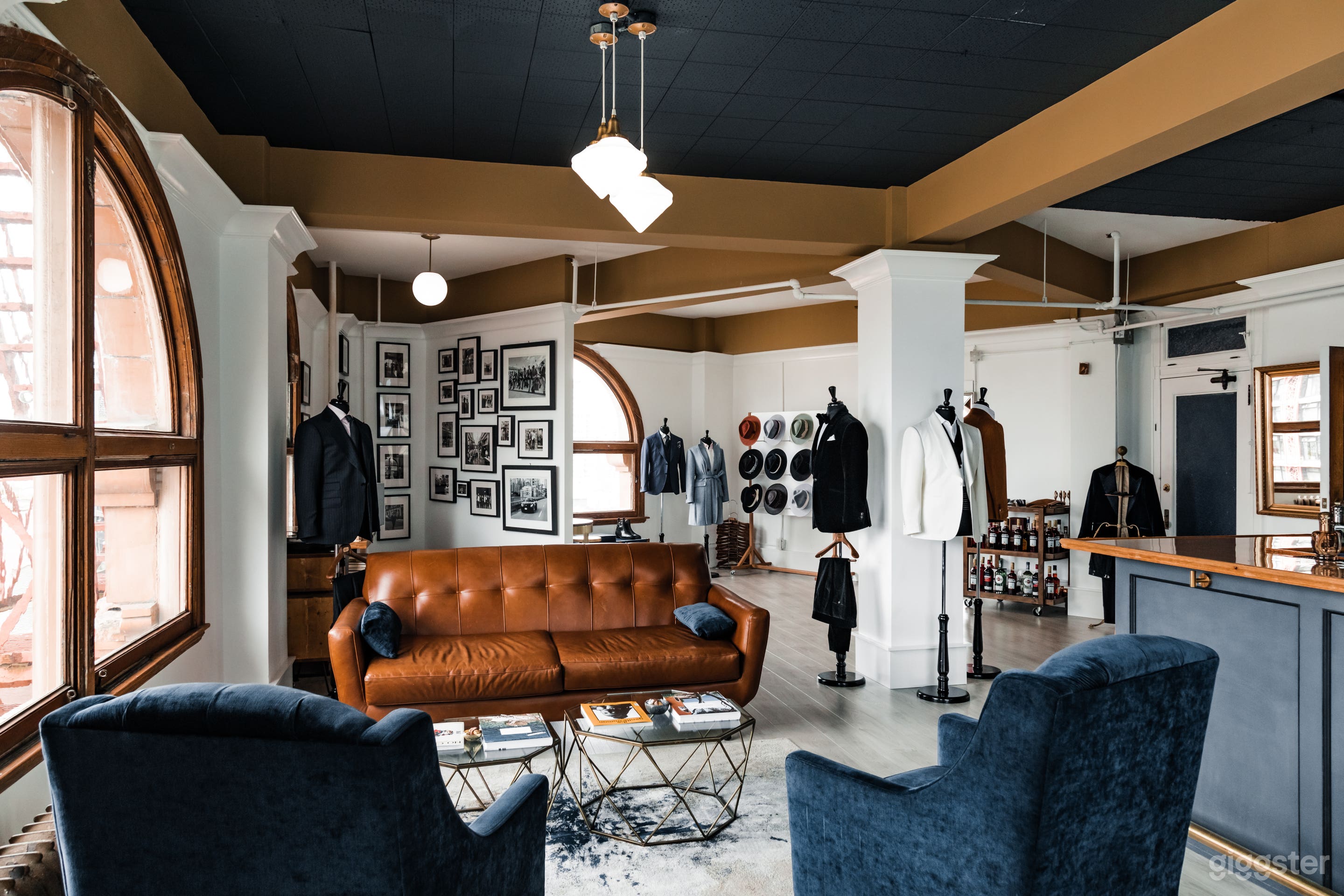 Expansive Lifestyle Space With Rare View Photo 2