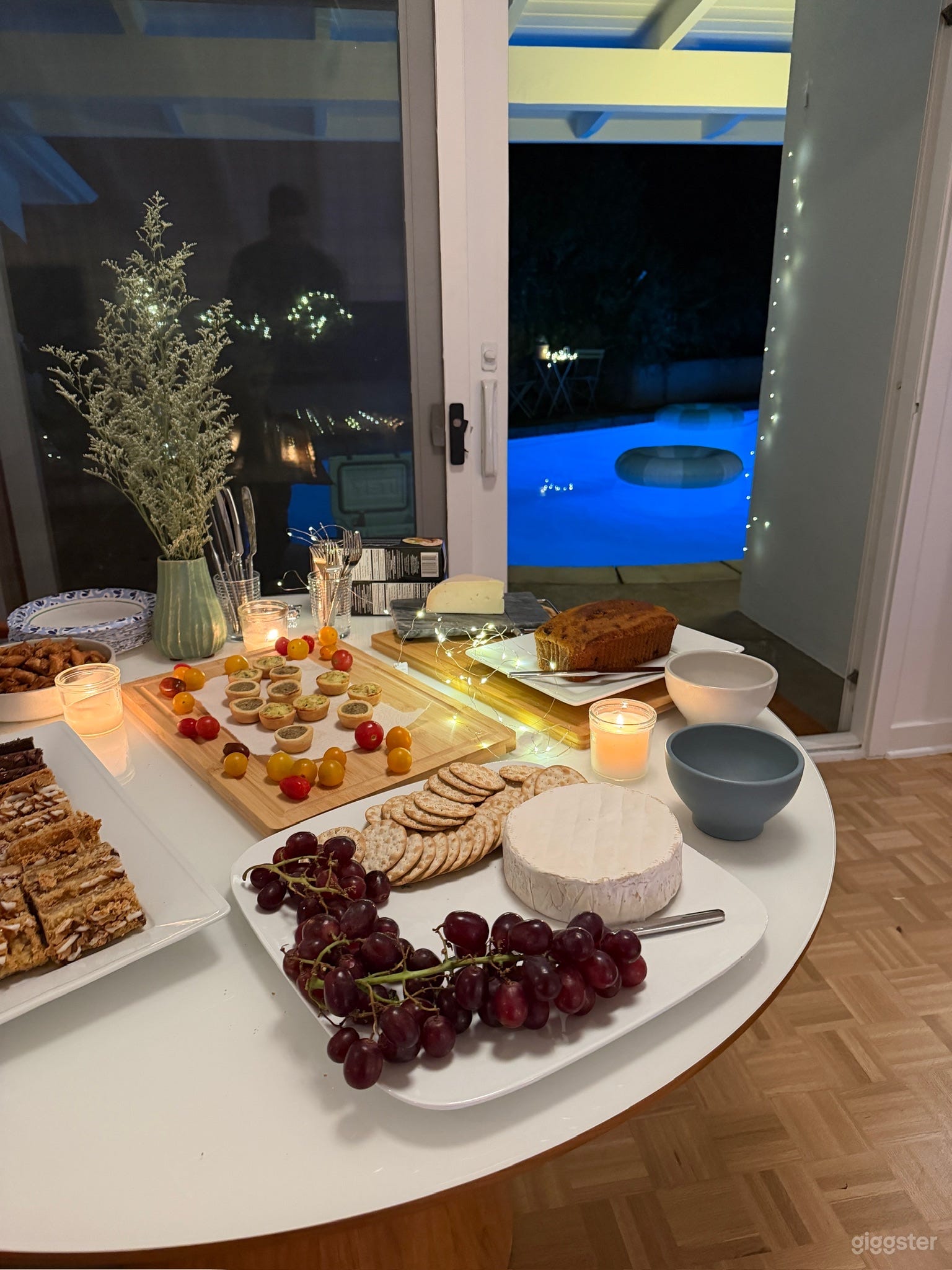 Classic mid-century home with a view and pool Photo 3