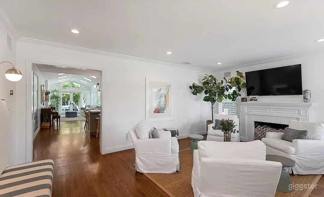 Recently renovated bright house Photo 3