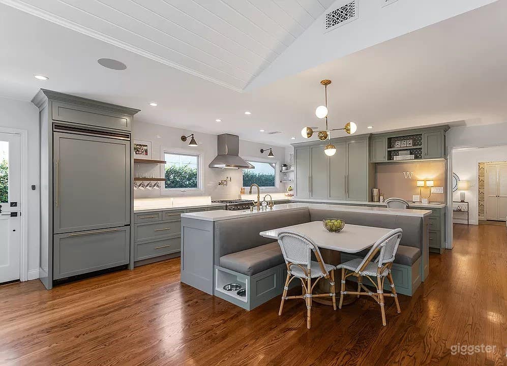 Recently renovated bright house Photo 2