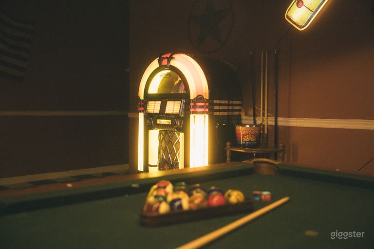  BAR / MOTEL : Bar Juke-box Western avec Table de Billard + Décor Motel Plongeon 