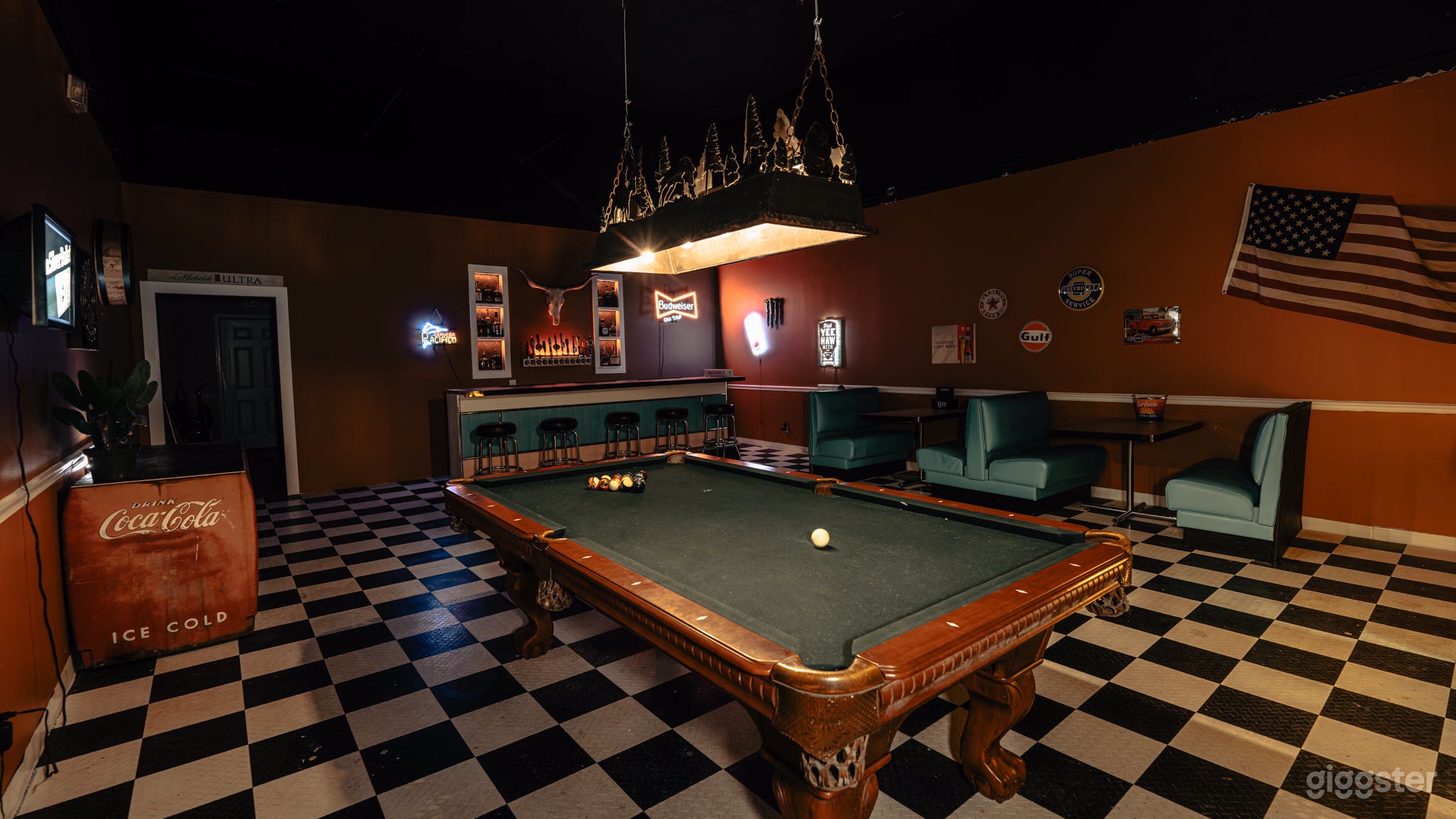 BAR / MOTEL: Western Jukebox Pool Table Bar + Dive Motel Set Photo 1
