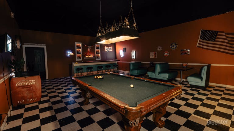  BAR / MOTEL : Bar Juke-box Western avec Table de Billard + Décor Motel Plongeon 