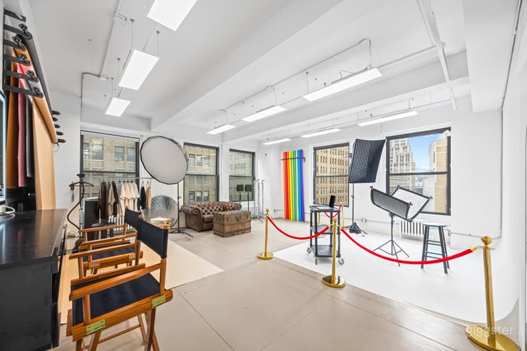  1220: Manhattan Natural Light Cyc Wall Studio w/ FREE LIGHTS 