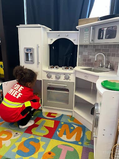 Fun &amp; Entertainment Venue in Santa Monica (Buyout) Photo 4