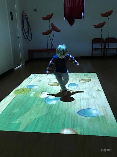 Fun &amp; Entertainment Venue in Santa Monica (Buyout) Photo 3