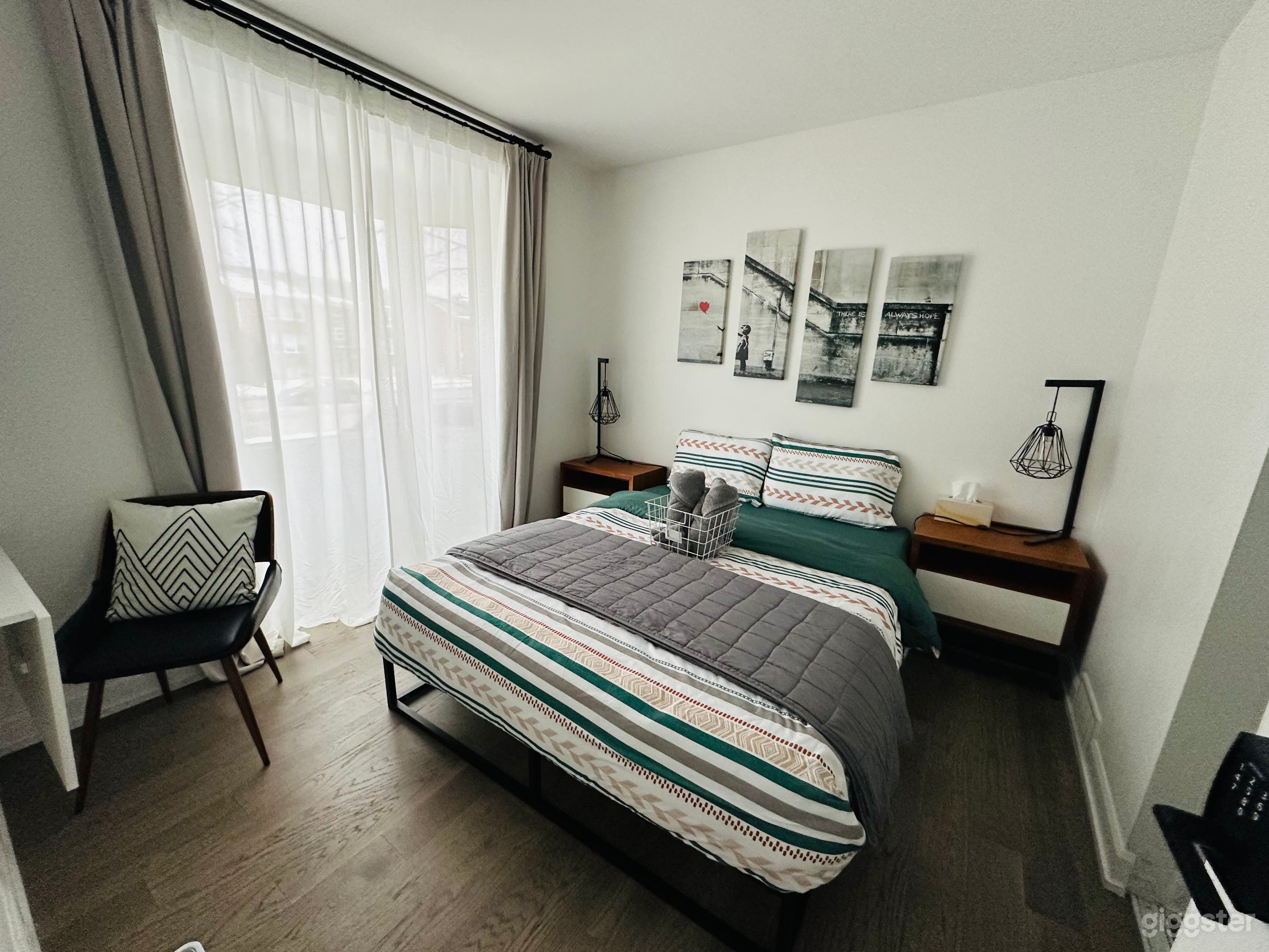 Bright, modern decor home with huge backyard Photo 3