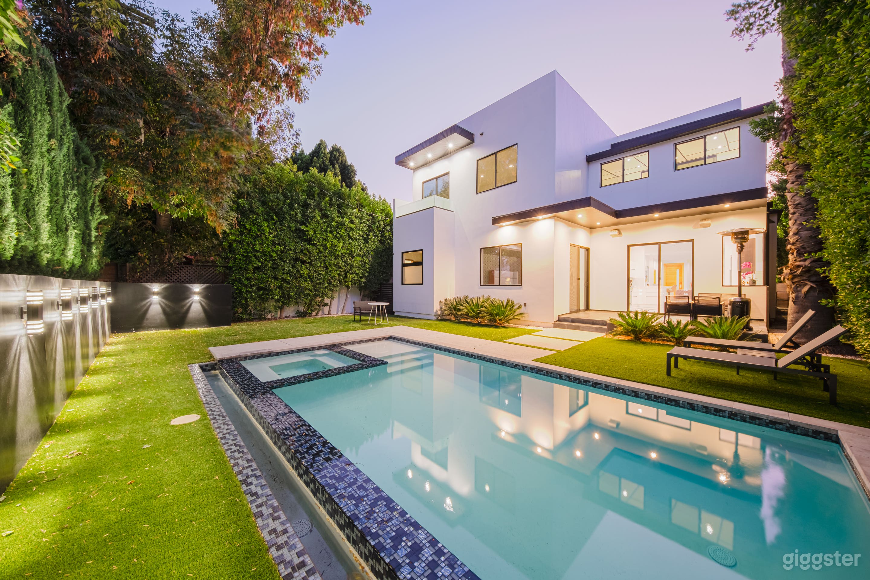 MODERN HIGH END OASIS HILLSIDE VIEWS Photo 2