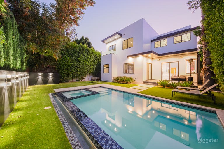  MODERN HIGH END OASIS HILLSIDE VIEWS 