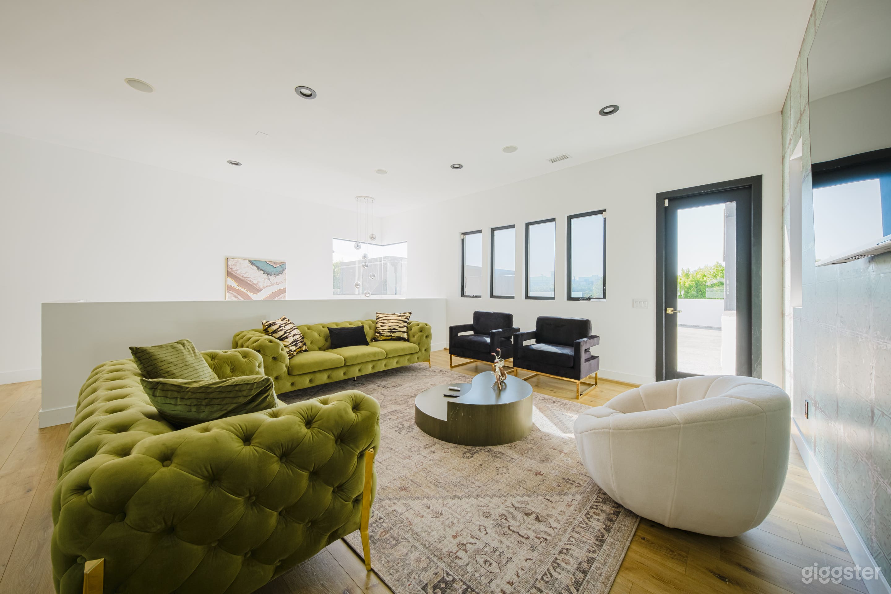 MODERN HIGH END OASIS HILLSIDE VIEWS Photo 4