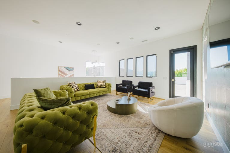  MODERN HIGH END OASIS HILLSIDE VIEWS 