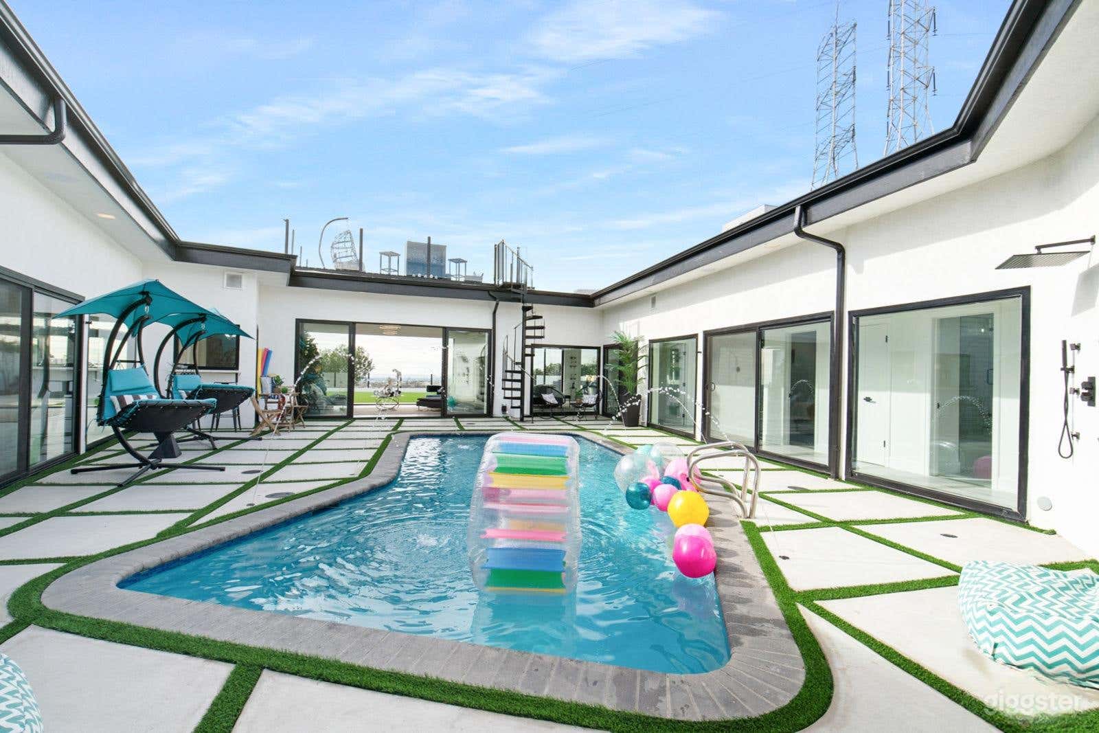 Iconic Poolside Oasis with Jaw-Dropping City View Photo 2