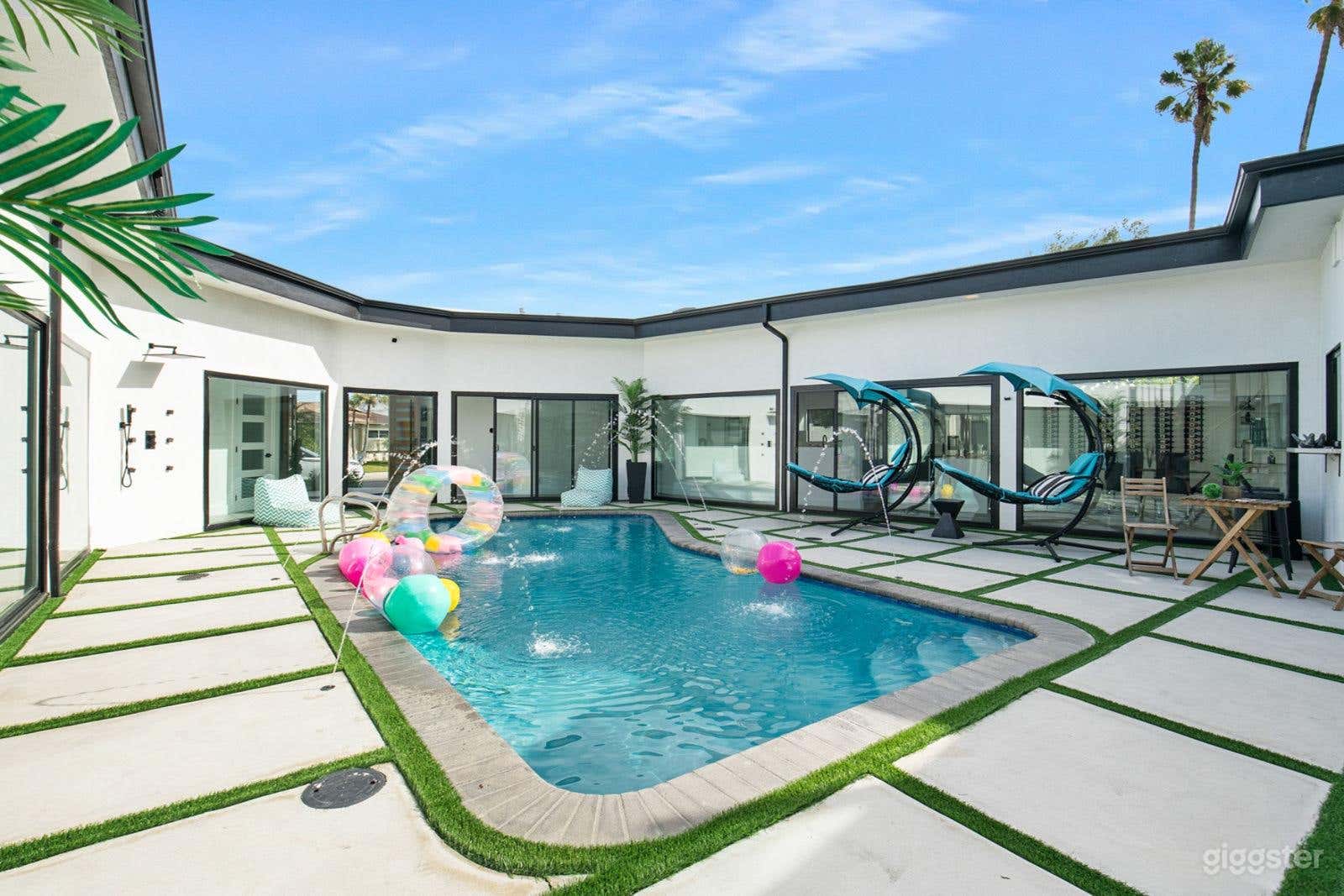 Iconic Poolside Oasis with Jaw-Dropping City View Photo 1