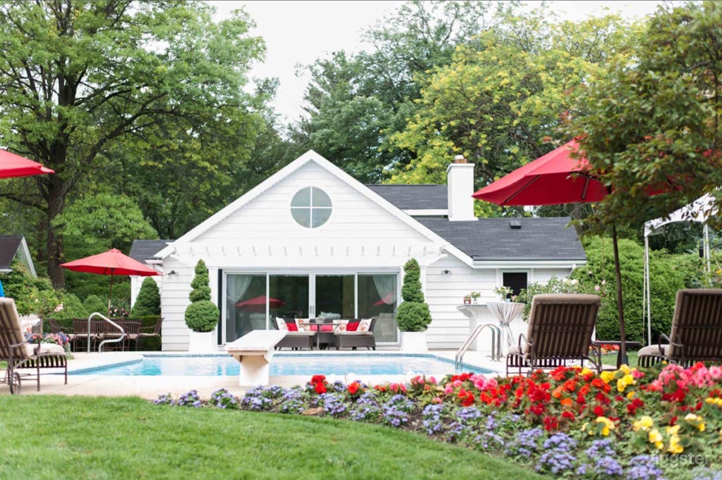 Swimming Pool Gardens Photo 3