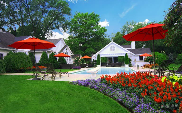  Swimming Pool Gardens 