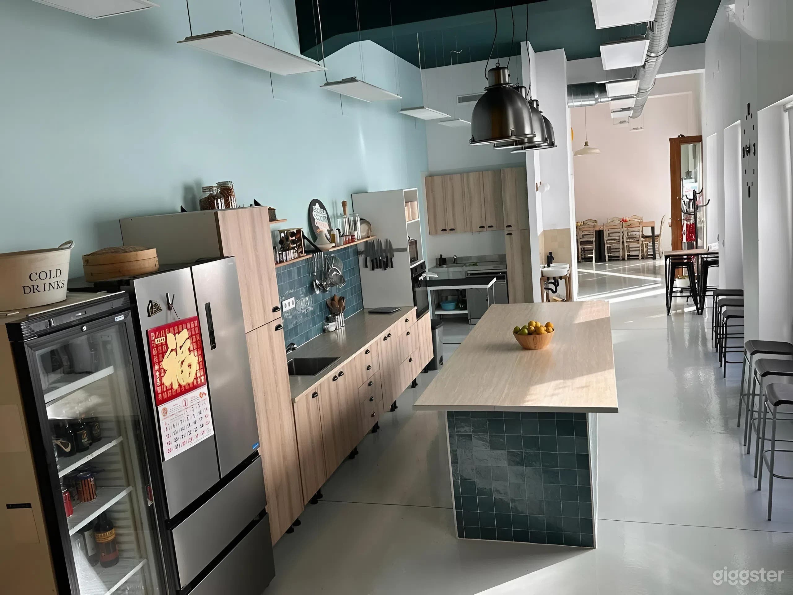 Aula de cocina versátil para eventos culinarios, talleres y  Foto 4