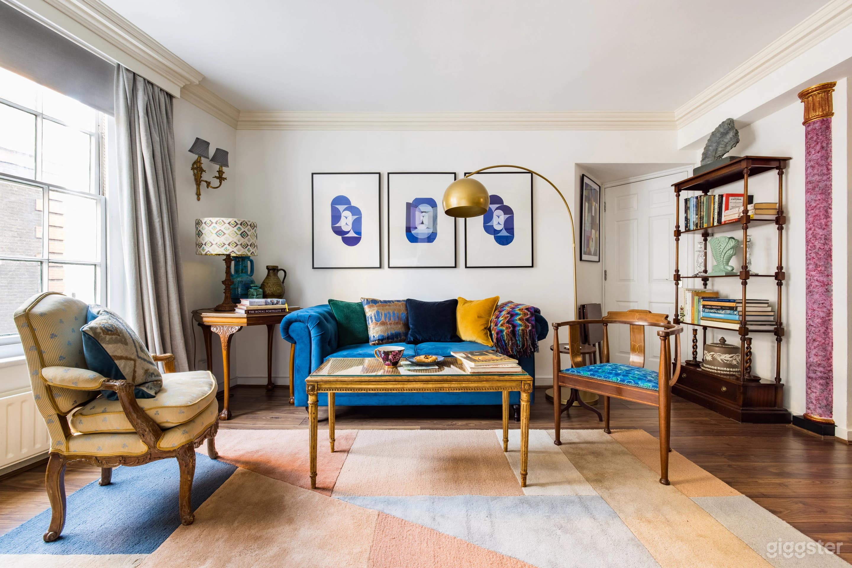 Georgian 1729 Mayfair 2-bed Designer Flat with AC Photo 2