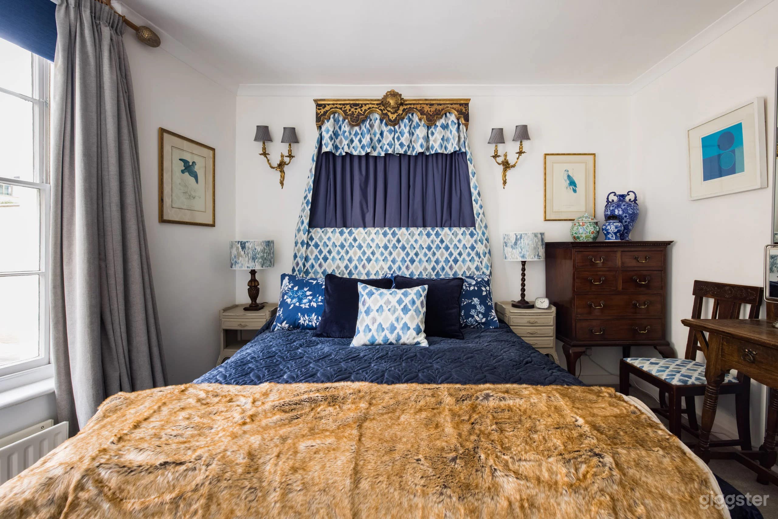 Georgian 1729 Mayfair 2-bed Designer Flat with AC Photo 1