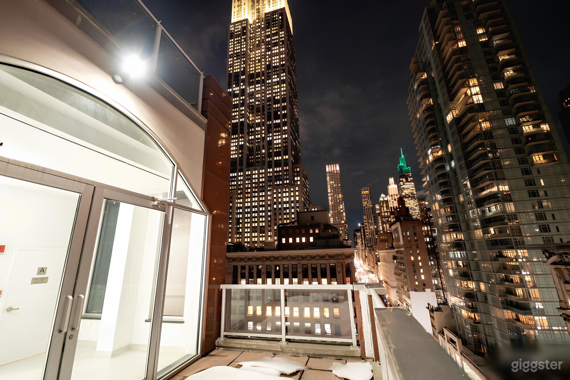 Penthouse with the Empire State Building View Photo 1