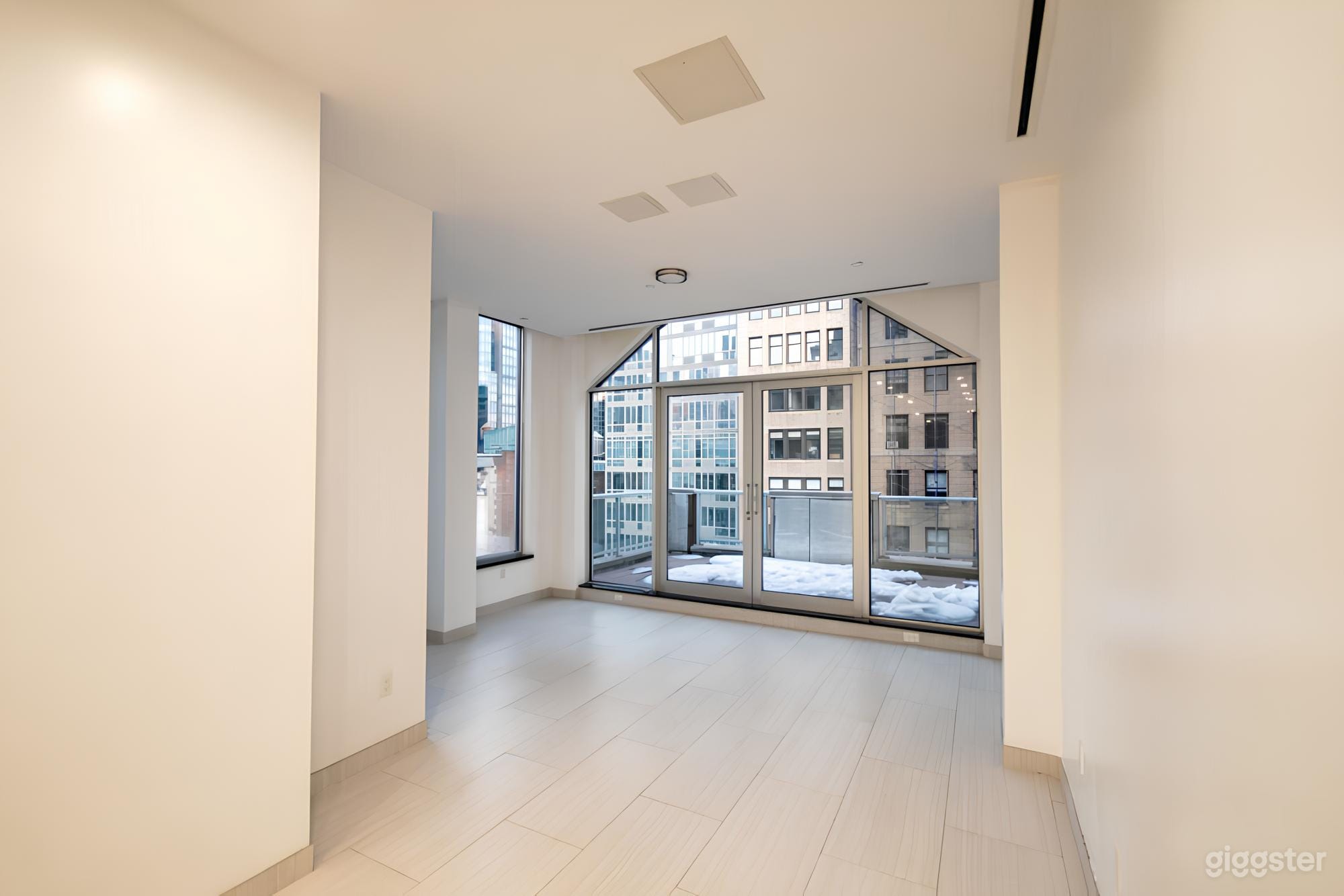 Penthouse with the Empire State Building View Photo 2