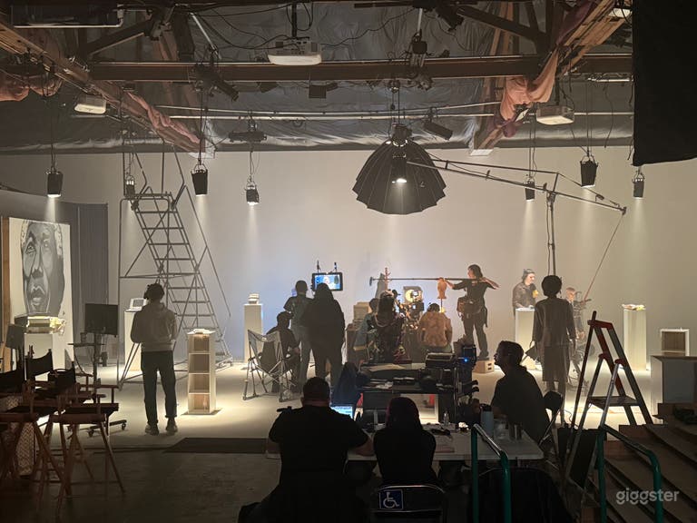  Versatile High Ceiling, Open Floor Studio 