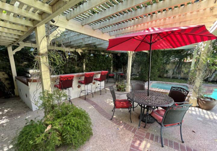 Valley Village Bright Poolside Retreat Photo 2