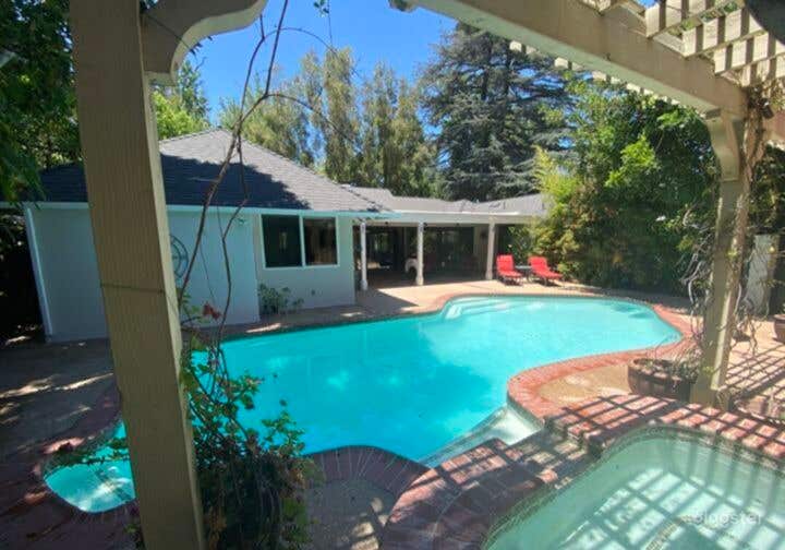  Valley Village Bright Poolside Retreat 