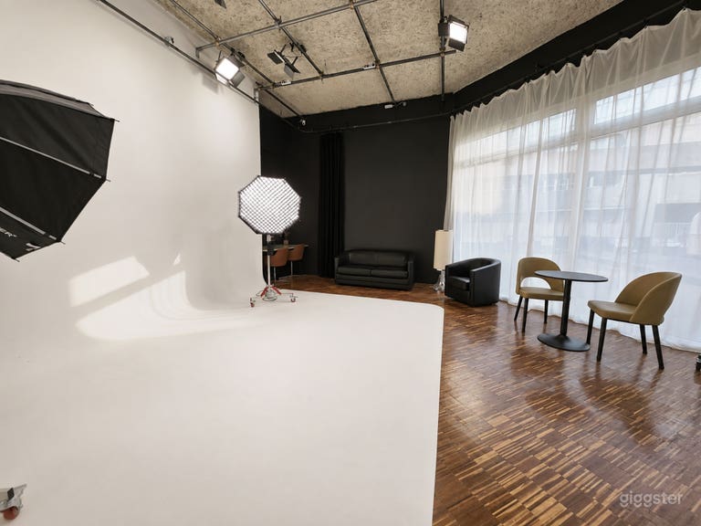  Photo and video studio with natural light, high ceiling 