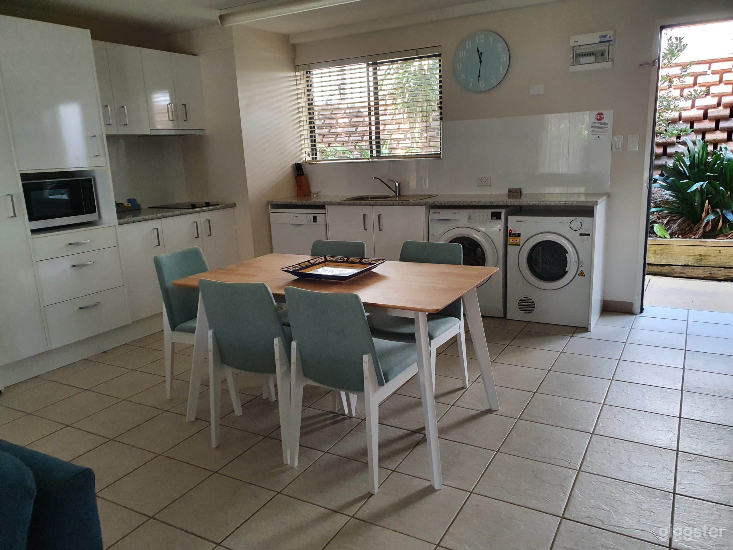 2 BR ONE LEVEL APARTMENT Photo 4