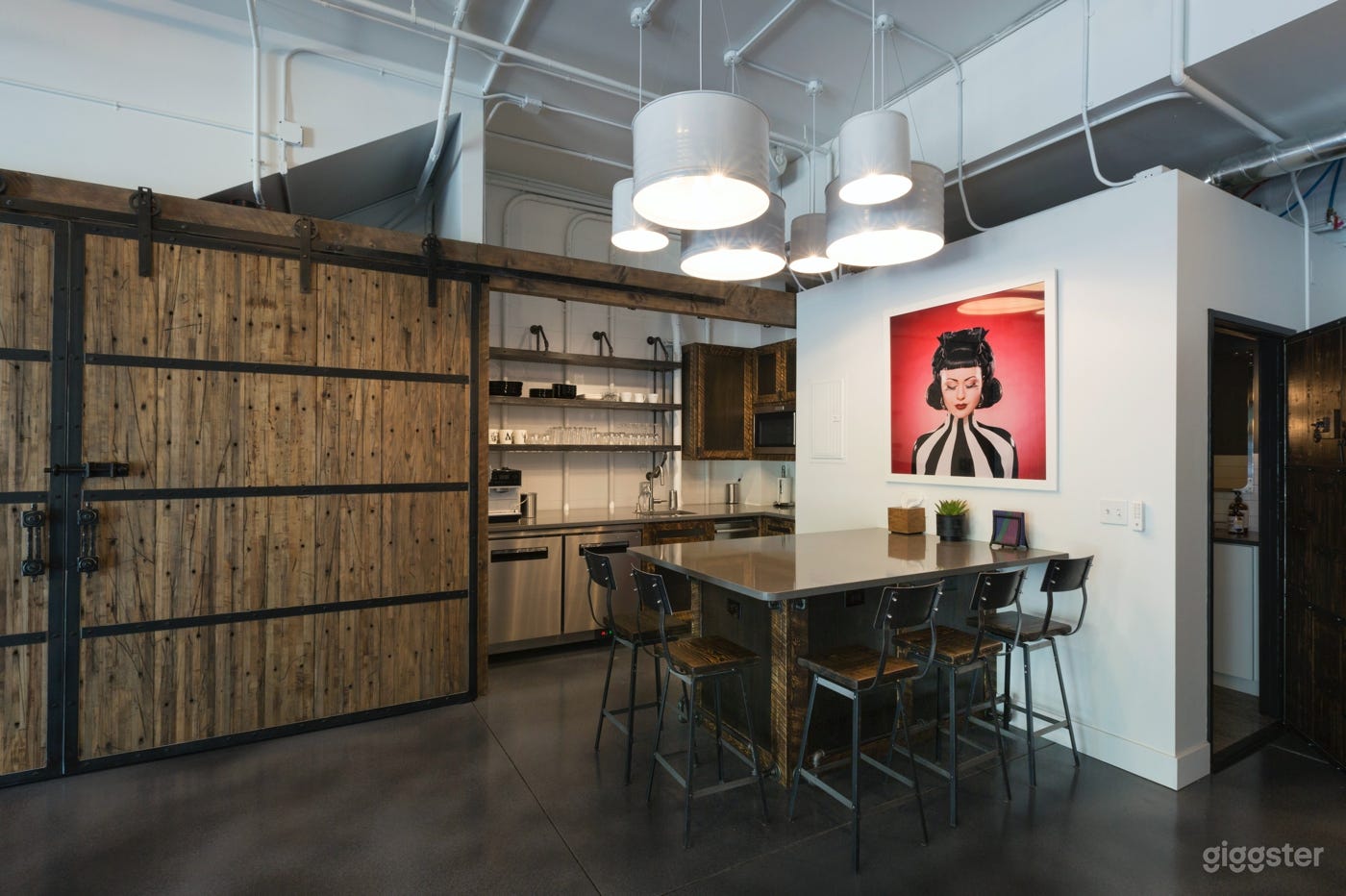 Modern Industrial Flex Creative Space Photo 4