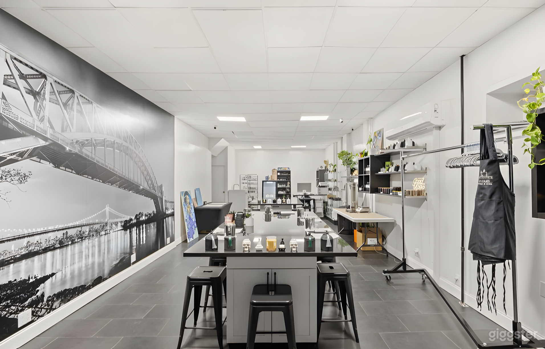 Modern Creative Workshop &amp; Studio in Astoria Photo 1