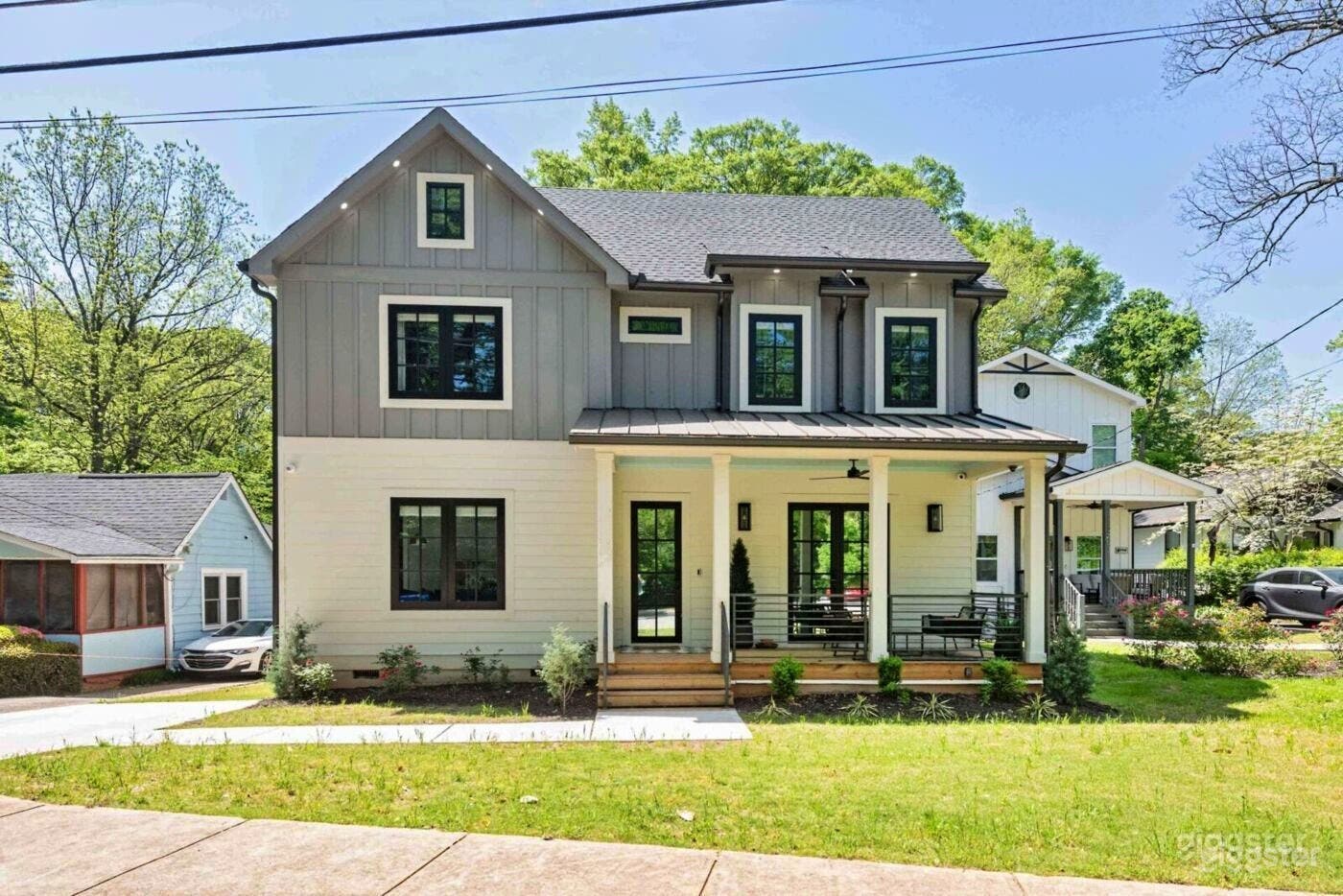 Bright 5BR Home with Porch, Deck &amp; Office Photo 1